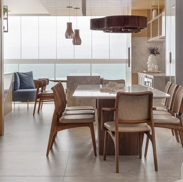 casa blanco madera junto al mar