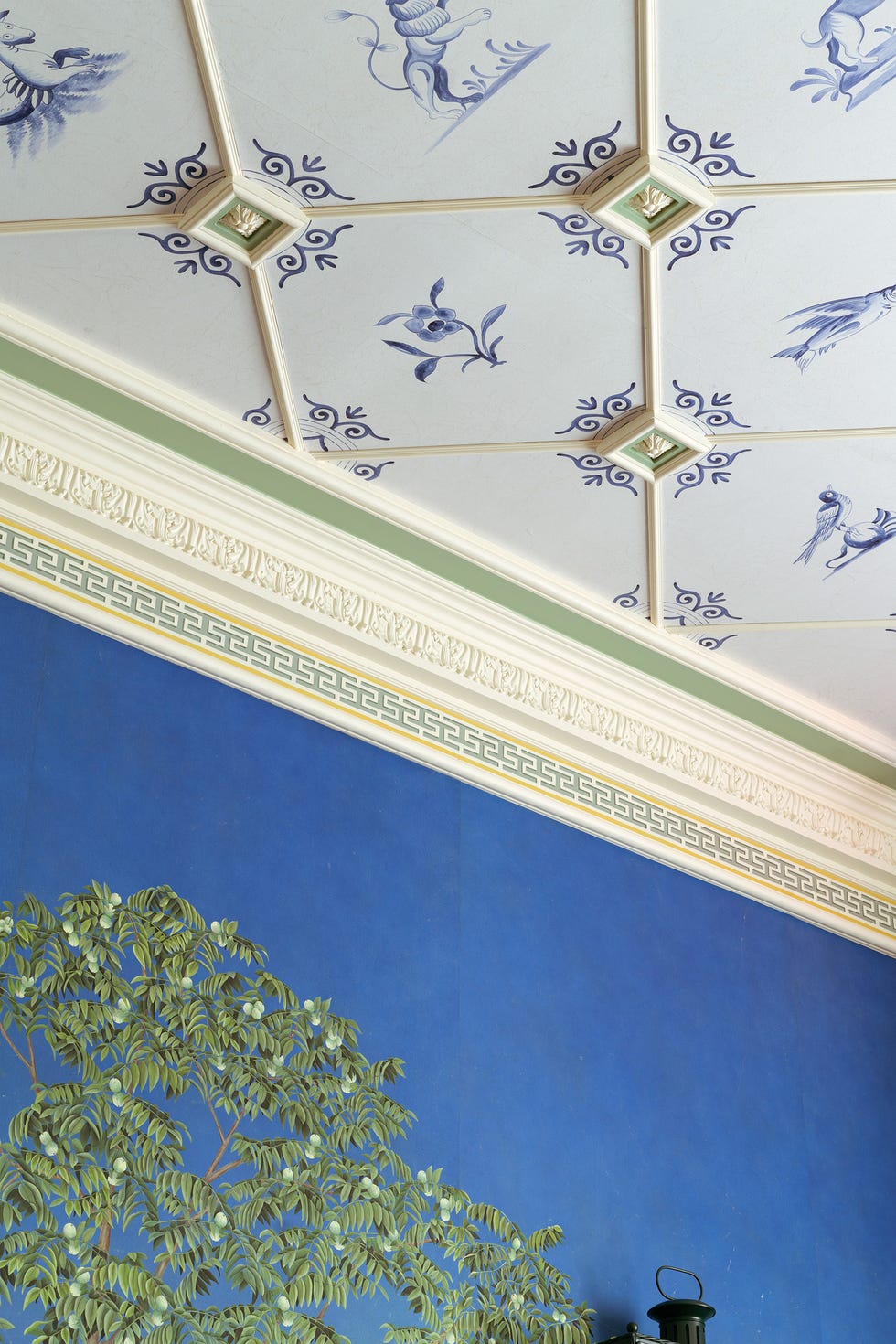 hand painted wallpaper by de gournay and beata hueman collaboration