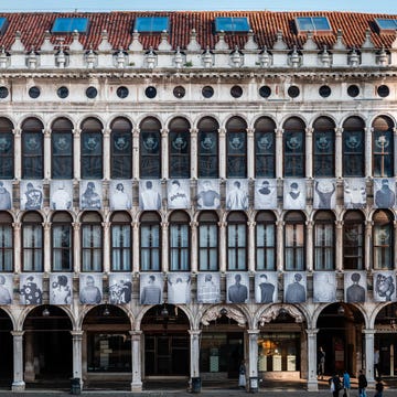 opera d'arte pubblica in piazza san marco a venezia